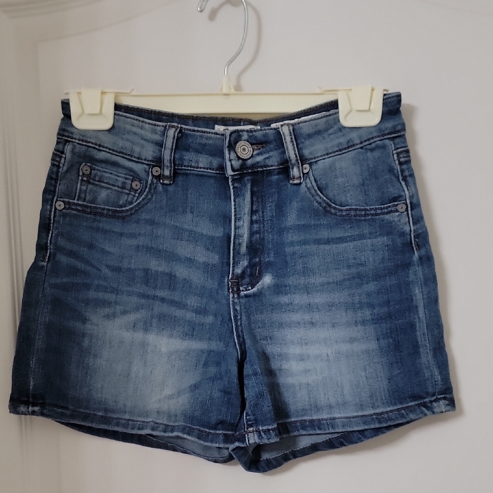 Indigo Rein Size 5 Jrs. Medium Wash Blue Denim Shorts, Gently Used Condition